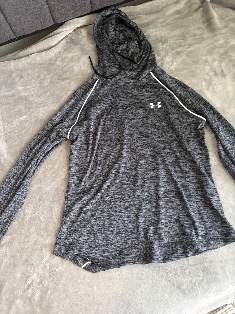 Women’s Under Armour hooded long sleeve